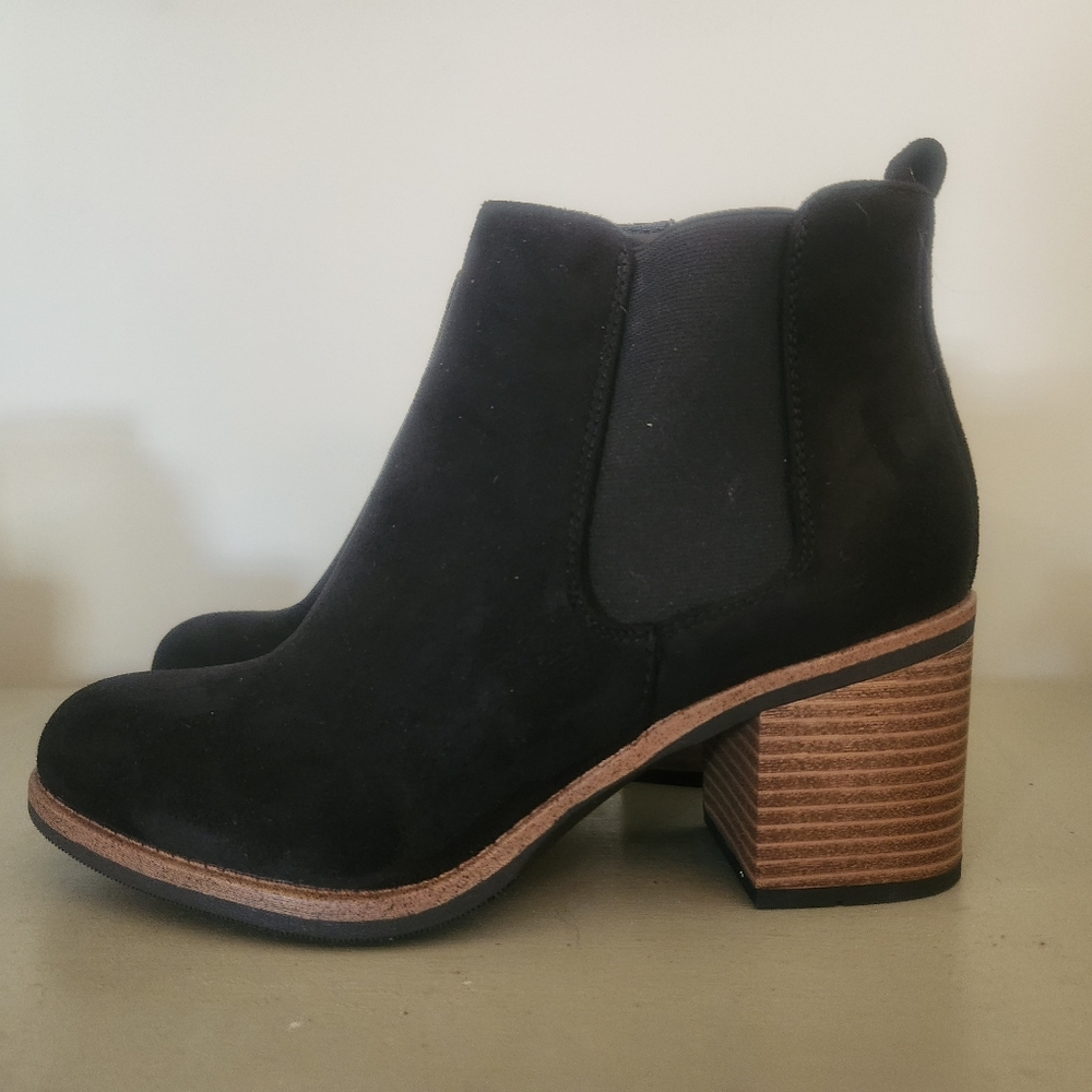 White Mountain Black Ankle Boots 7